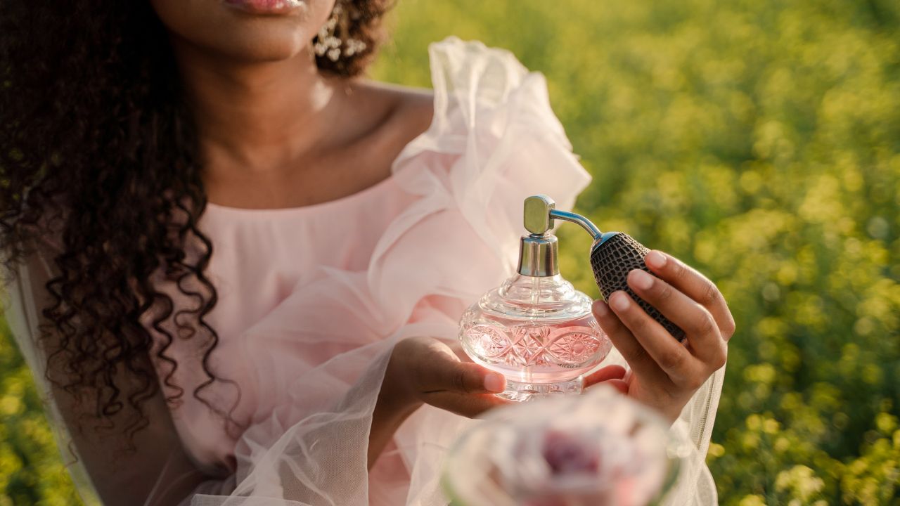 Cómo reconocer los perfumes dulces de mujer